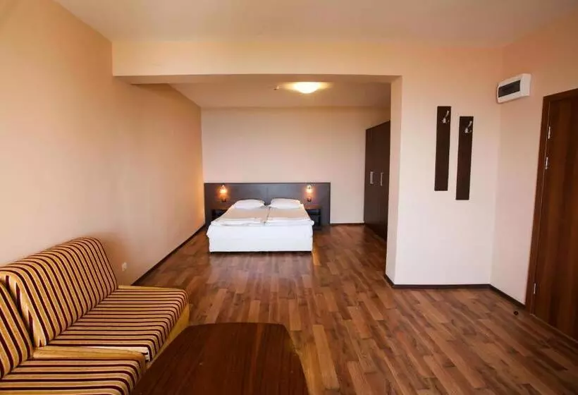 سوییت با چشم‌انداز دریا, Bisser Hotel   Free Parking   Free Pool Access