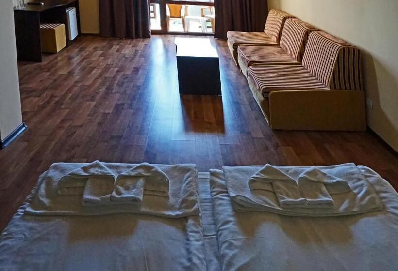 オーシャンビュースイート, Bisser Hotel   Free Parking   Free Pool Access