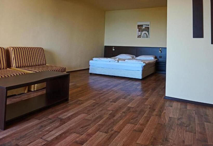 Люкс Вид на Море, Bisser Hotel   Free Parking   Free Pool Access