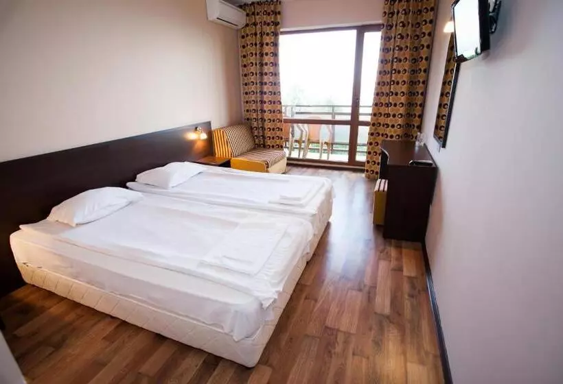 اتاق سوپریور سه تخته, Bisser Hotel   Free Parking   Free Pool Access