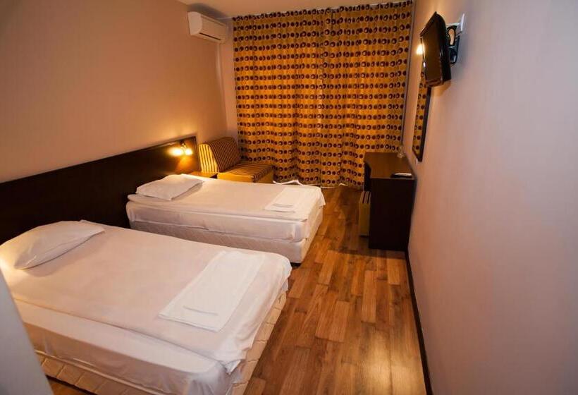 スーペリアトリプルルーム, Bisser Hotel   Free Parking   Free Pool Access