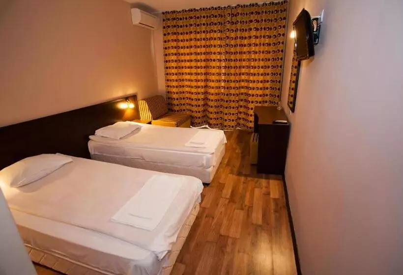 اتاق سوپریور سه تخته, Bisser Hotel   Free Parking   Free Pool Access