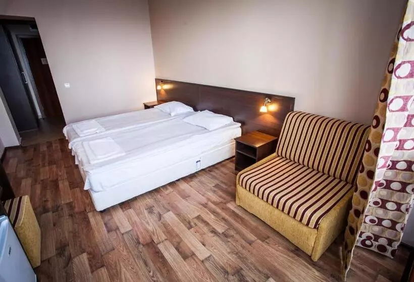 اتاق سوپریور سه تخته, Bisser Hotel   Free Parking   Free Pool Access