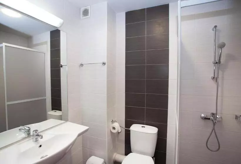 اتاق سوپریور سه تخته, Bisser Hotel   Free Parking   Free Pool Access
