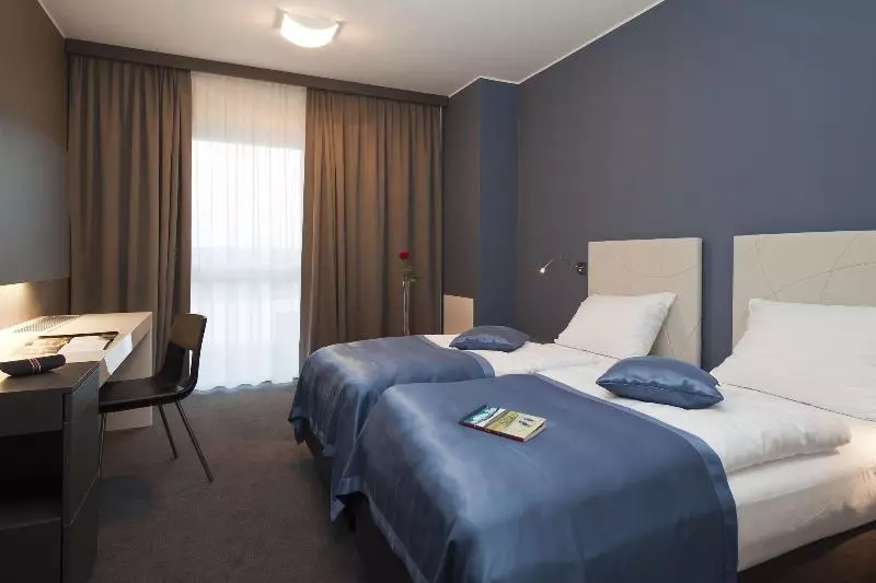 Suite Junior, Crowne Plaza Caparica Lisbon