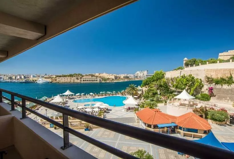 اتاق لوکس با چشم‌انداز دریا, Grand Hotel Excelsior