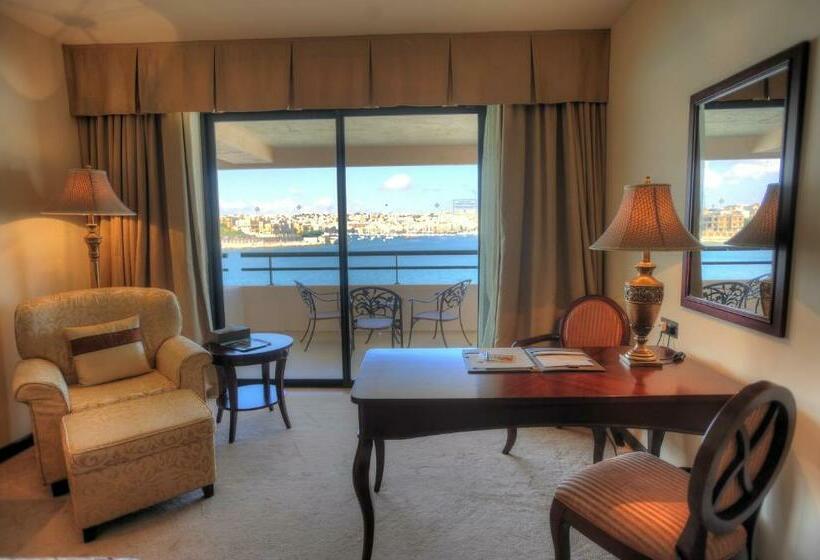 اتاق لوکس با چشم‌انداز دریا, Grand Hotel Excelsior