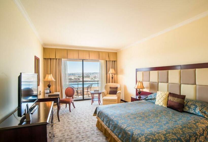 اتاق لوکس با چشم‌انداز دریا, Grand Hotel Excelsior