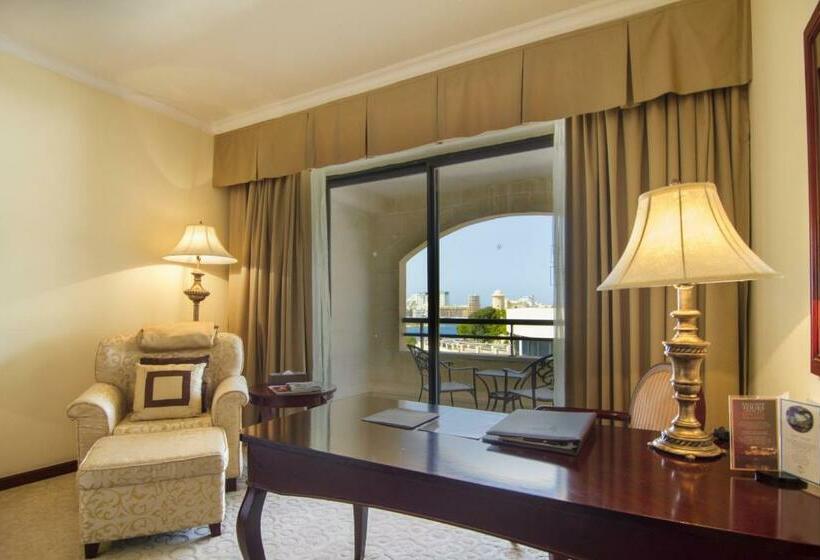 اتاق لوکس با چشم‌انداز دریا, Grand Hotel Excelsior