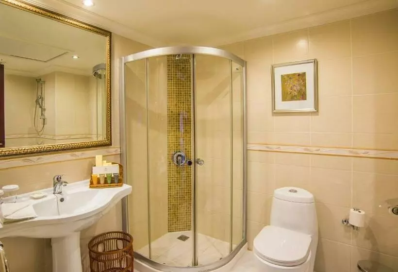 اتاق لوکس با چشم‌انداز دریا, Grand Hotel Excelsior