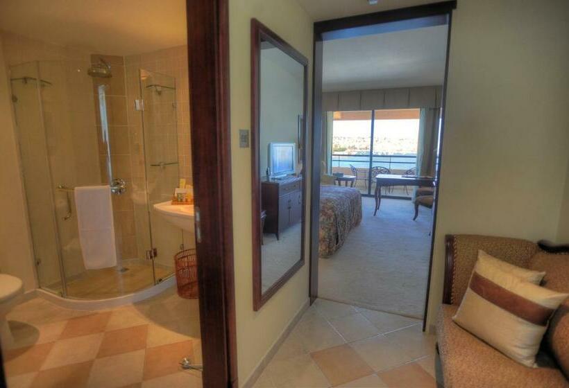 اتاق لوکس با چشم‌انداز دریا, Grand Hotel Excelsior