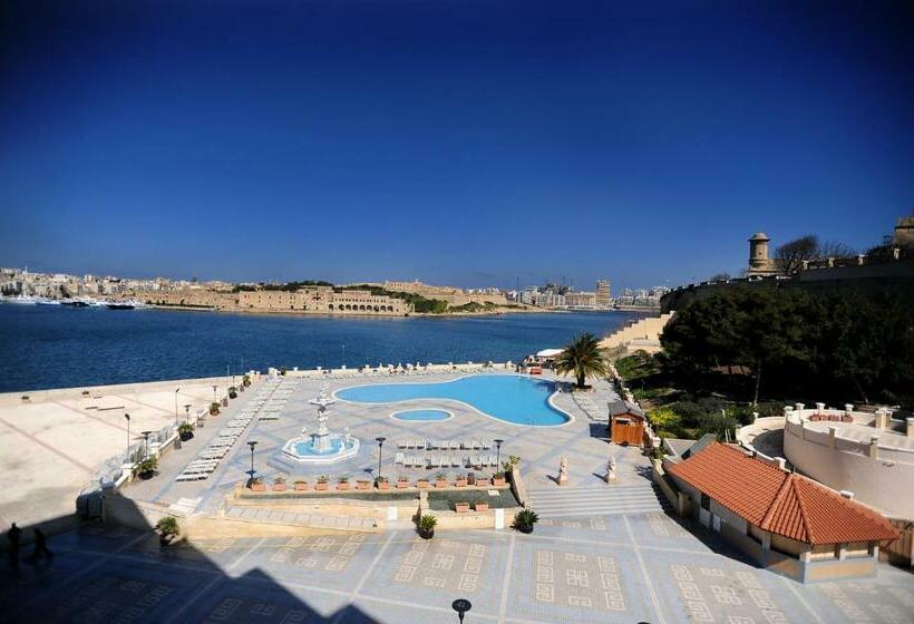 اتاق لوکس با چشم‌انداز دریا, Grand Hotel Excelsior