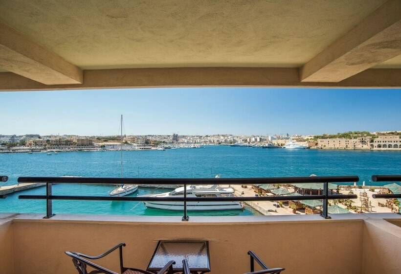 اتاق لوکس با چشم‌انداز دریا, Grand Hotel Excelsior