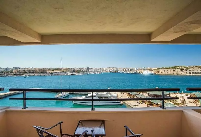اتاق لوکس با چشم‌انداز دریا, Grand Hotel Excelsior