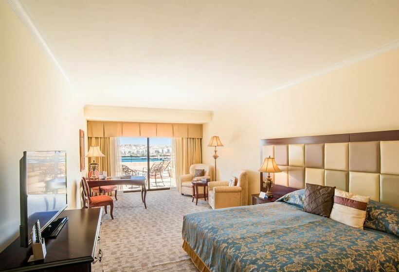 اتاق لوکس با چشم‌انداز دریا, Grand Hotel Excelsior