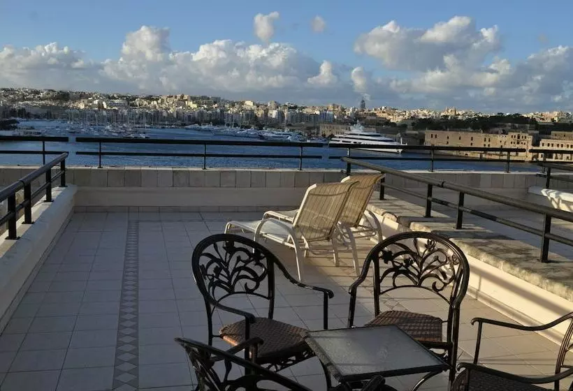 اتاق لوکس با چشم‌انداز دریا, Grand Hotel Excelsior