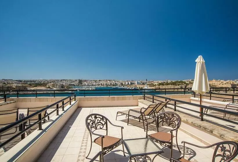 اتاق لوکس با چشم‌انداز دریا, Grand Hotel Excelsior
