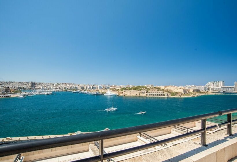 Номер Deluxe Вид на Море, Grand Hotel Excelsior