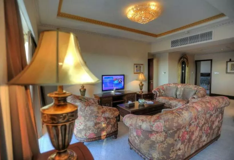 سوئیت رویال, Grand Hotel Excelsior