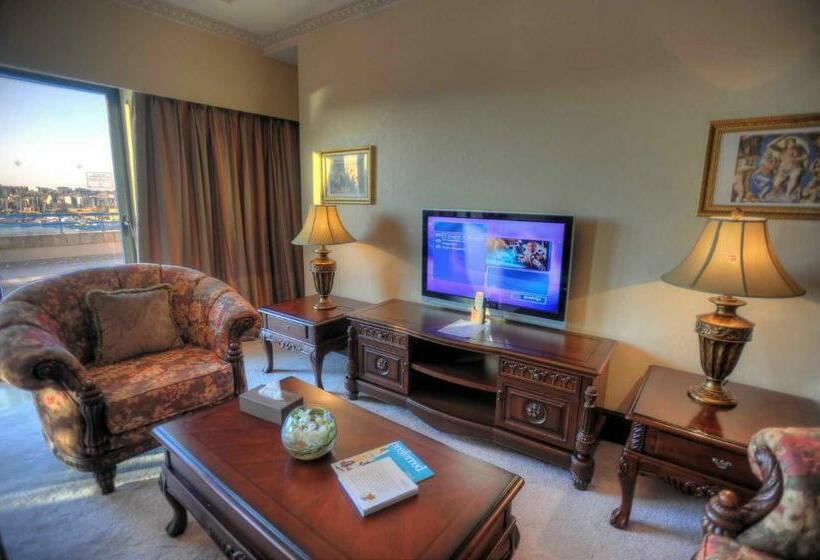 سوئیت رویال, Grand Hotel Excelsior