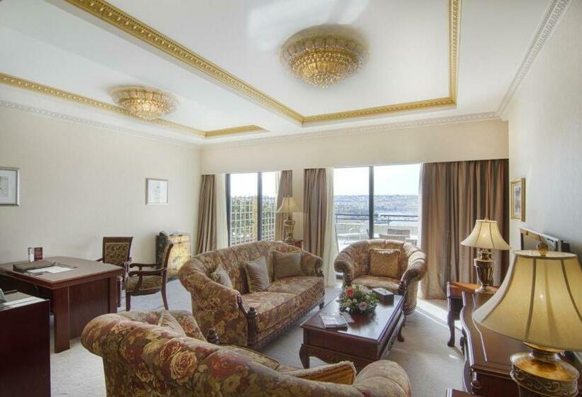 Королевский Люкс, Grand Hotel Excelsior