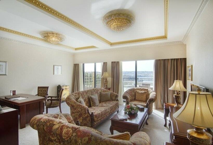 سوئیت رویال, Grand Hotel Excelsior