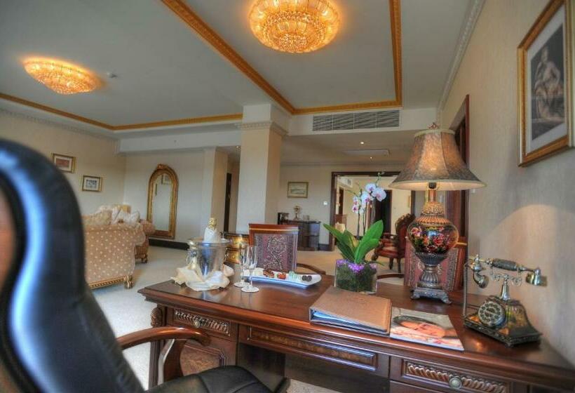 سوییت, Grand Hotel Excelsior