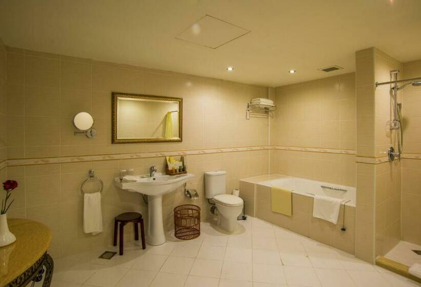 Семейный Номер, Grand Hotel Excelsior