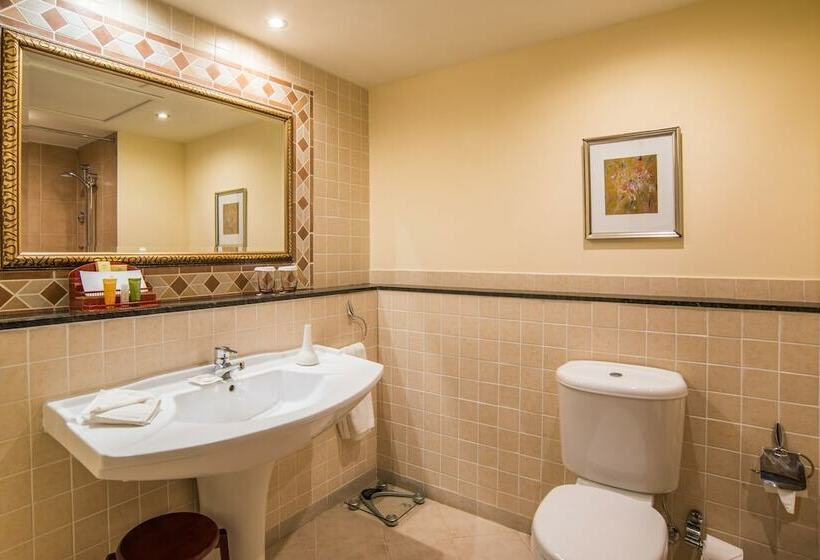 اتاق خانوادگی, Grand Hotel Excelsior