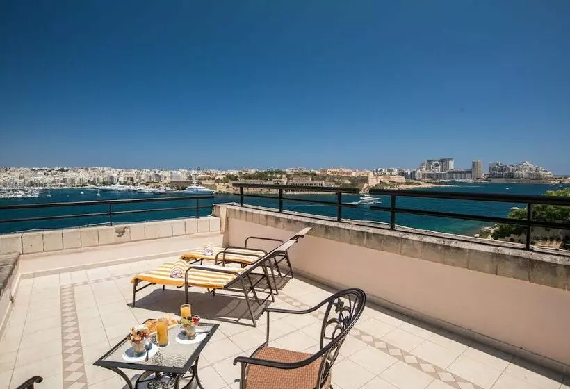 اتاق استاندارد با چشم‌انداز, Grand Hotel Excelsior