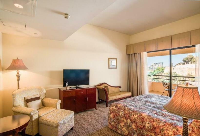 اتاق خانوادگی با چشم‌انداز جانبی دریا, Grand Hotel Excelsior