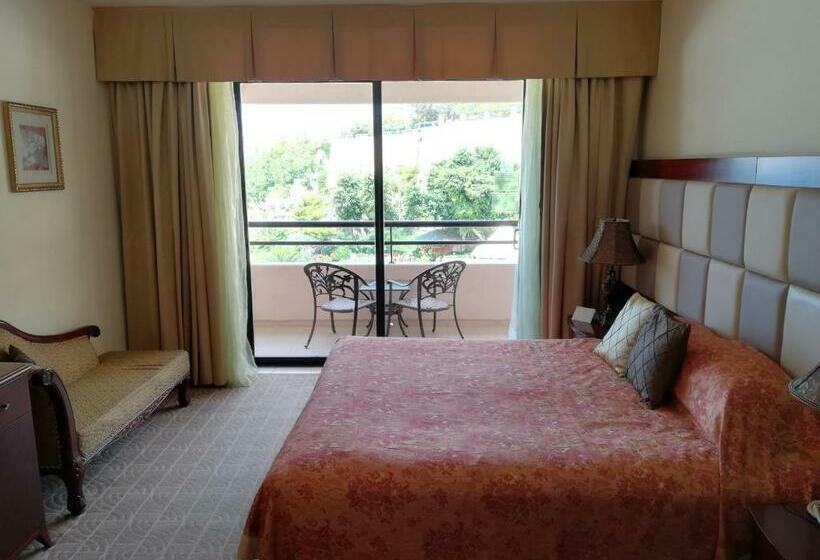 اتاق خانوادگی با چشم‌انداز جانبی دریا, Grand Hotel Excelsior