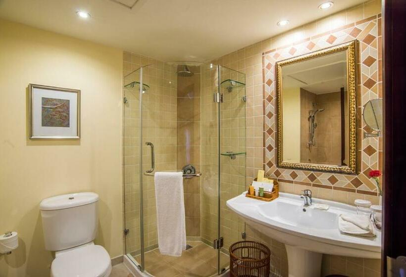 اتاق خانوادگی با چشم‌انداز جانبی دریا, Grand Hotel Excelsior