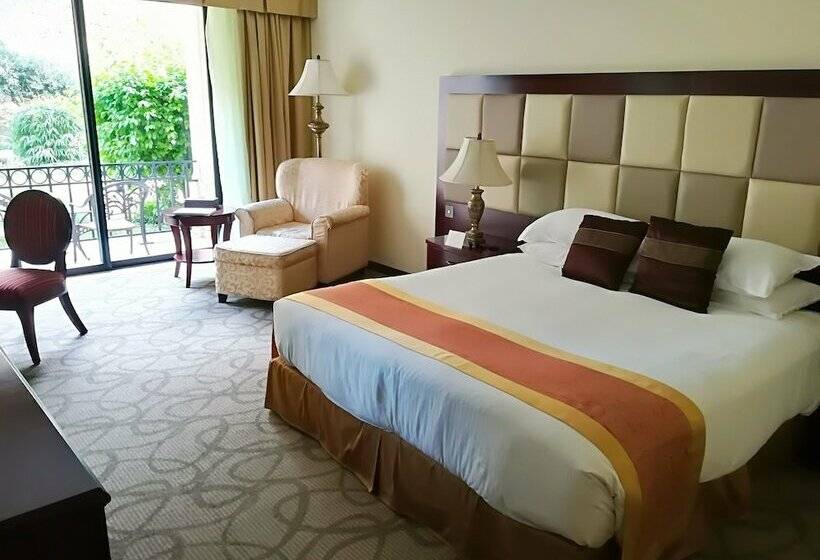 اتاق لوکس با چشم‌انداز باغ, Grand Hotel Excelsior