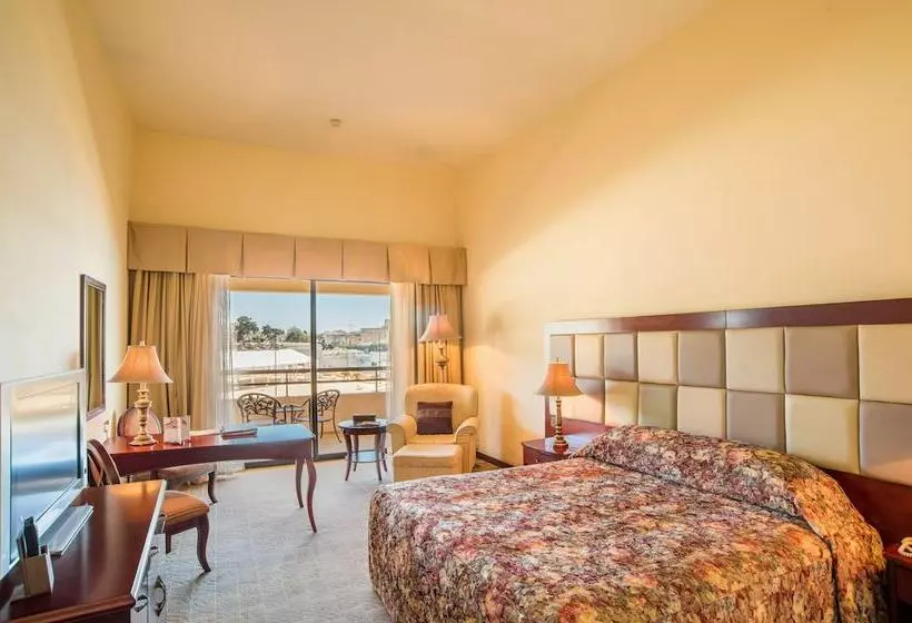 اتاق لوکس با چشم‌انداز باغ, Grand Hotel Excelsior