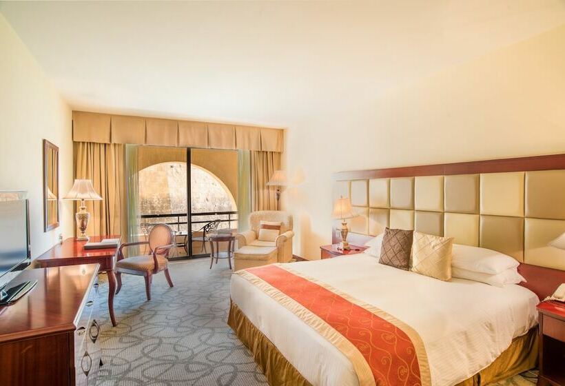 اتاق لوکس با چشم‌انداز باغ, Grand Hotel Excelsior