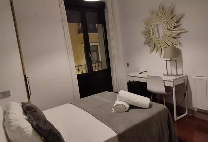اتاق استاندارد با بالکن, Madrid House Rooms