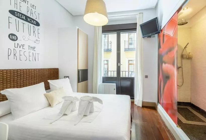 اتاق استاندارد با بالکن, Madrid House Rooms