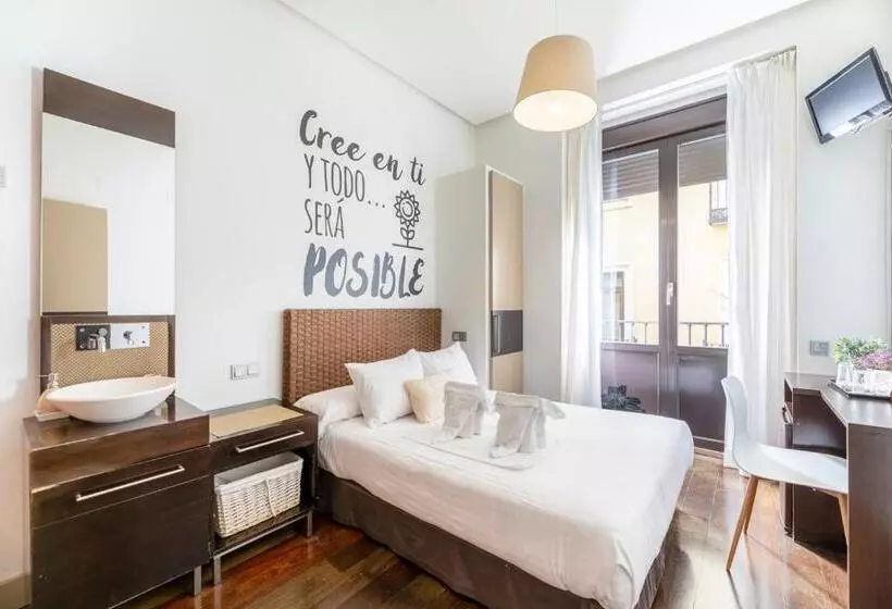 اتاق استاندارد با بالکن, Madrid House Rooms