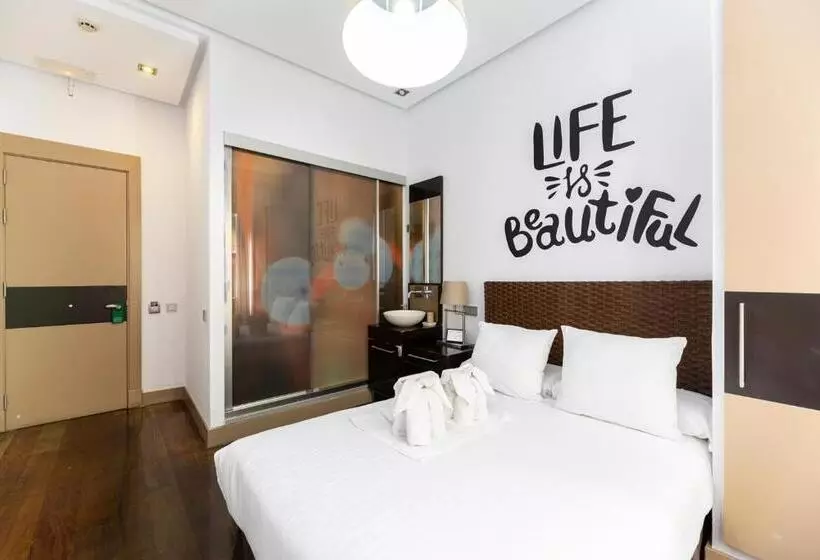 اتاق استاندارد با بالکن, Madrid House Rooms