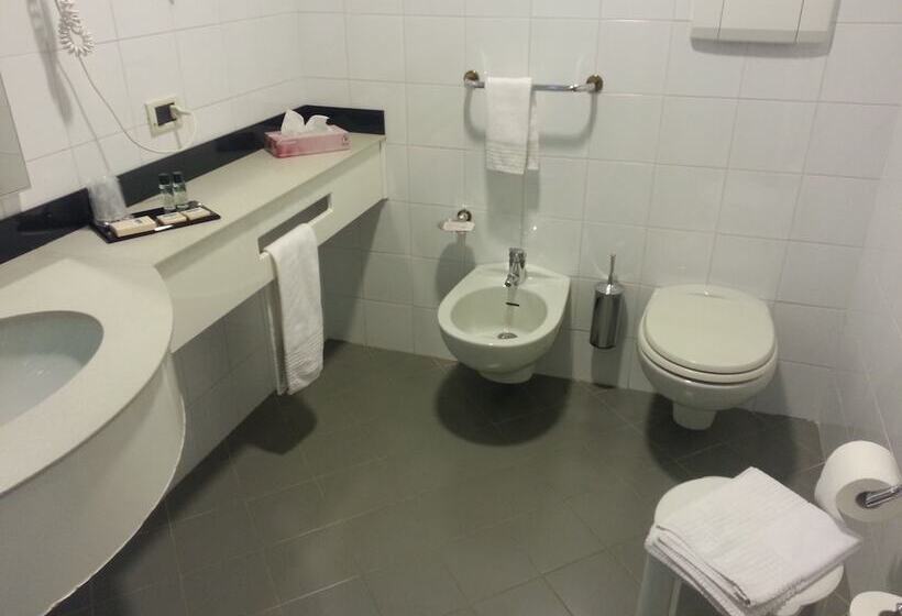 غرفة قياسية, Albergo Della Roccia