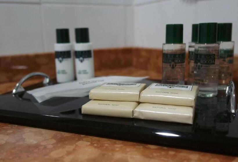 جناح جونيور, Albergo Della Roccia