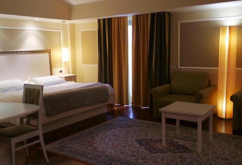Полулюкс, Albergo Della Roccia