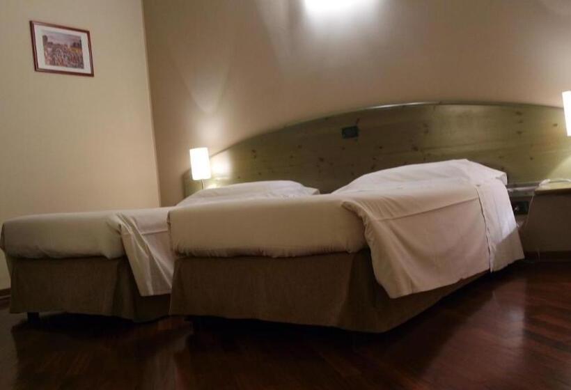 غرفة إقتصادية, Albergo Della Roccia