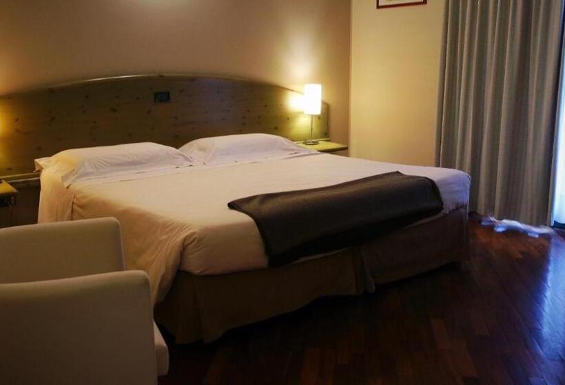 غرفة سوبيريور, Albergo Della Roccia