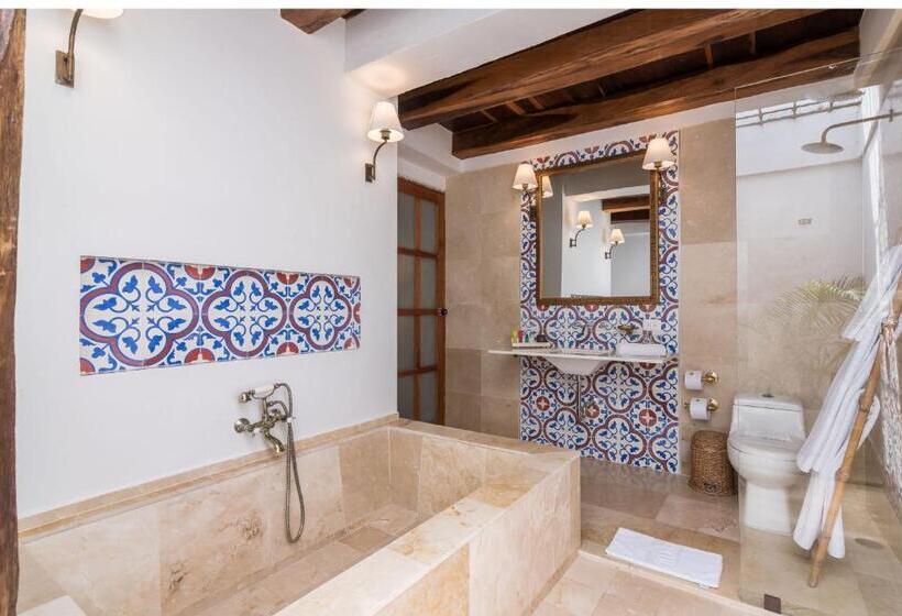 스탠다드 스튜디오 킹침대, Bantu By Faranda Boutique