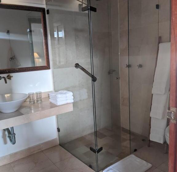 스탠다드 스튜디오, Bantu By Faranda Boutique