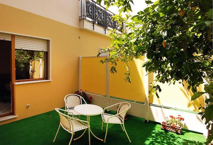 غرفة قياسية, La Primavera