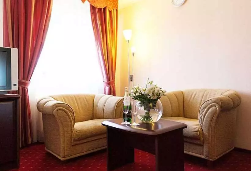 سوییت جونیور, Maxima Slavia