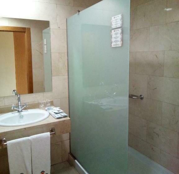 اتاق استاندارد سه نفره, Olimpia Hoteles